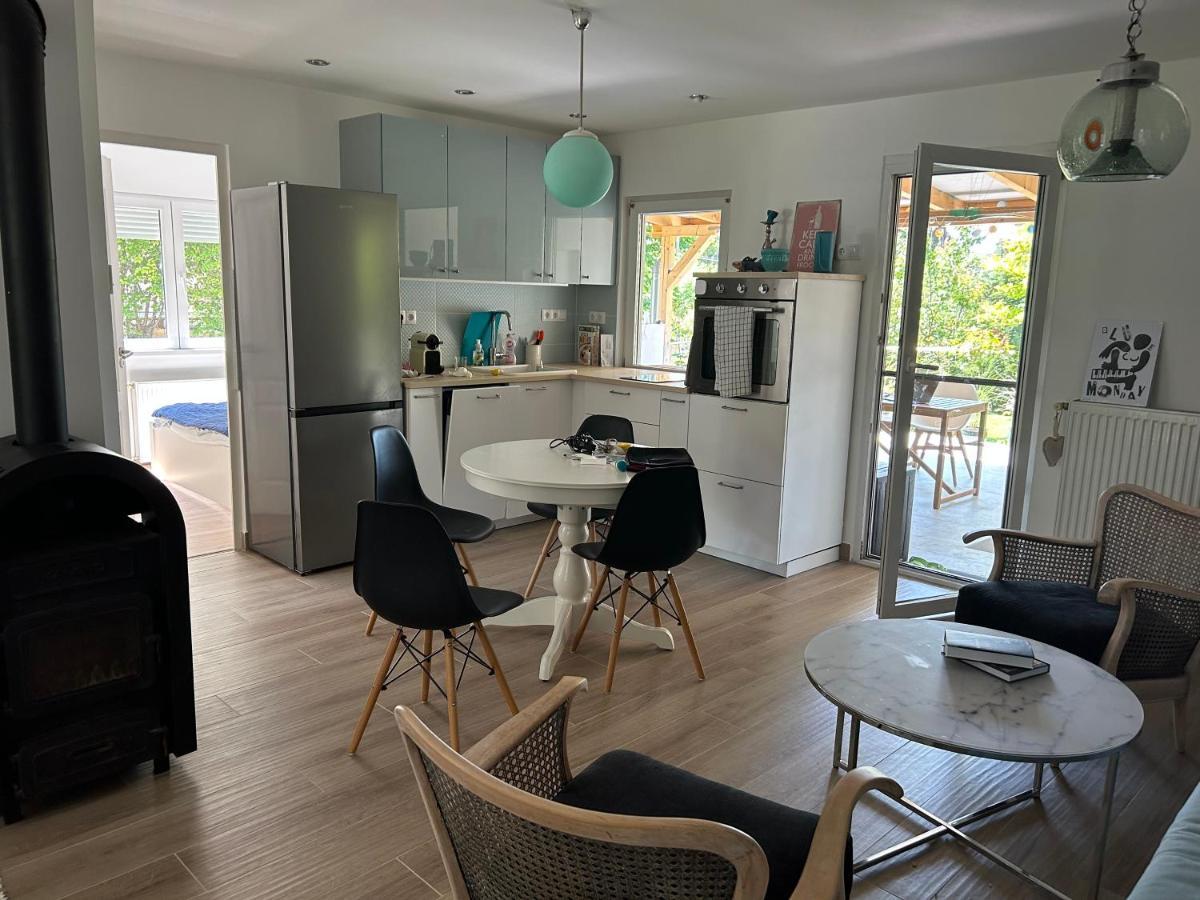 Kisvirag Vendeghaz Villa บาลาตอนวีลาโกช ภายนอก รูปภาพ