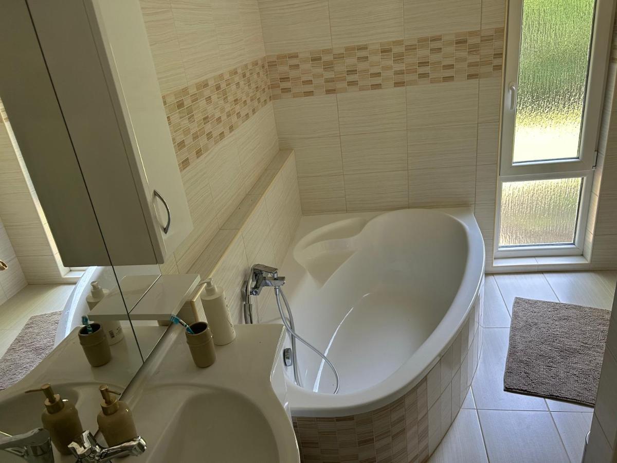 Kisvirag Vendeghaz Villa บาลาตอนวีลาโกช ภายนอก รูปภาพ